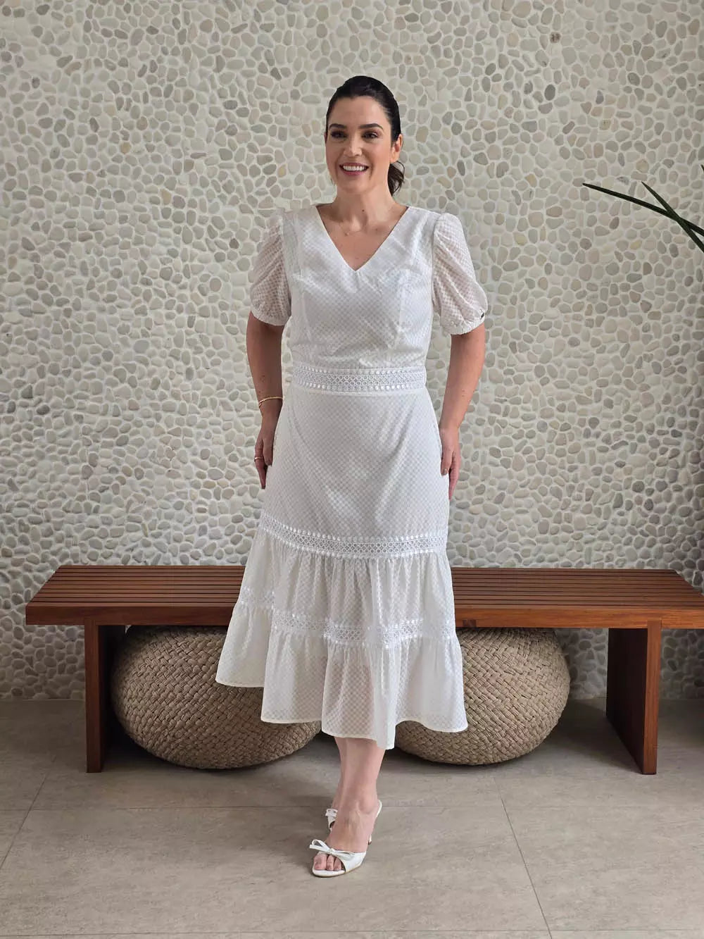 VESTIDO MAXI MIDI COM MARIAS BRANCO