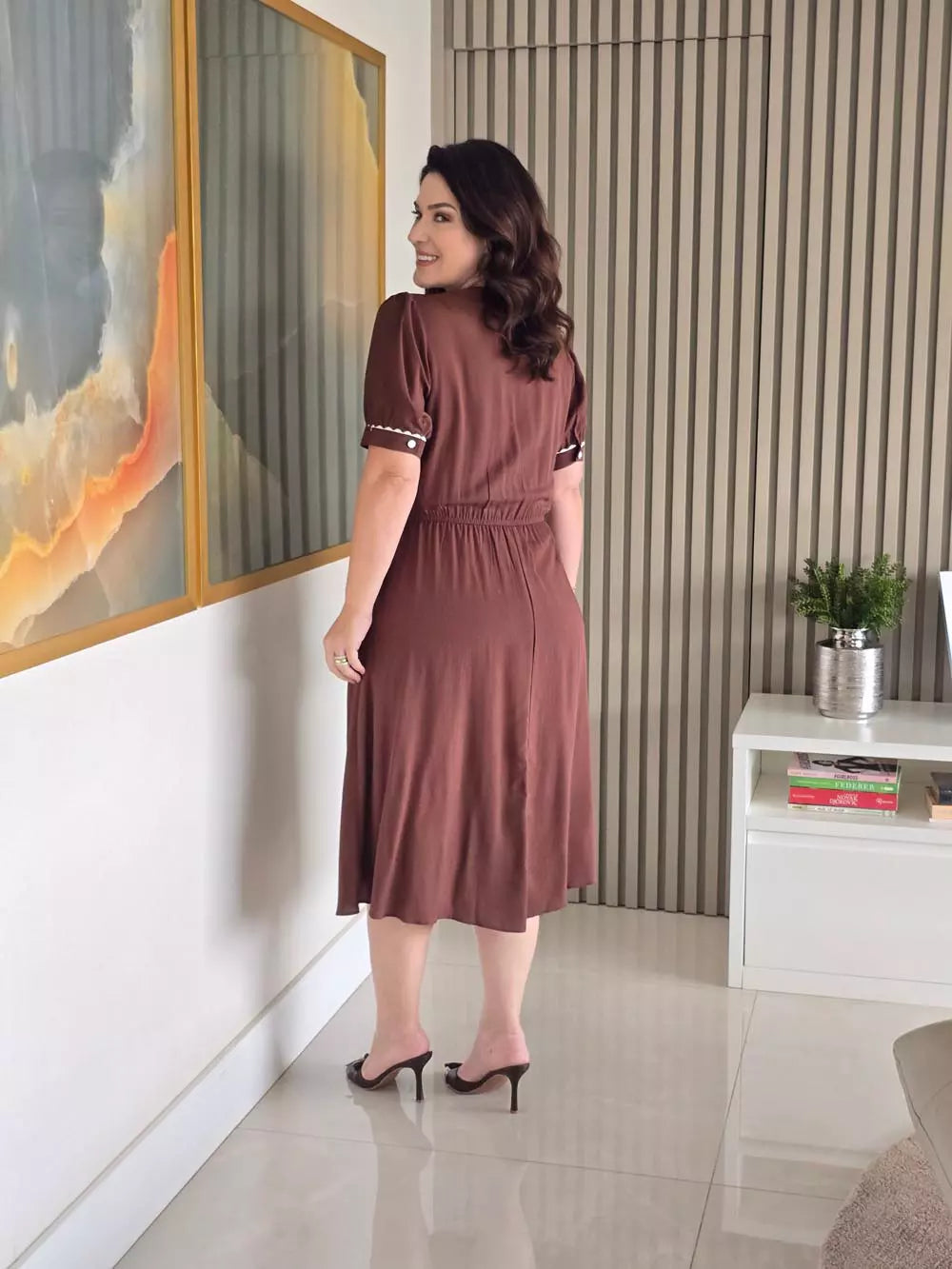 VESTIDO EVASÊ FRENTE BORDADA MARROM